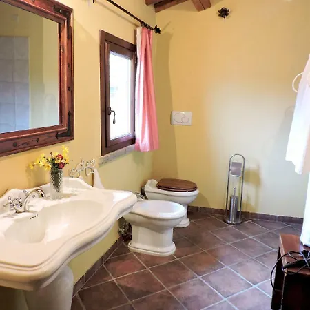 Casale Fedele Family Relax Vicino Al Borgo 住宿加早餐酒店 3*
