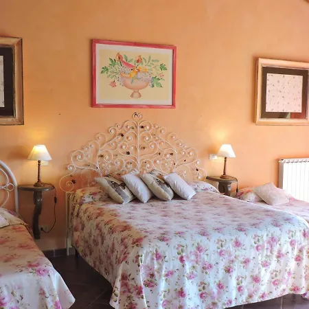 Casale Fedele Family Relax Vicino Al Borgo Bed & Breakfast 3*